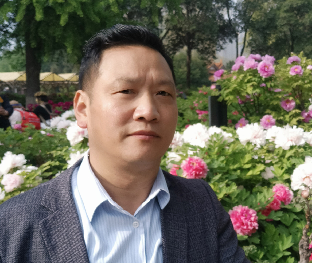 馮志強(qiáng)（國瓷紅葉畫院研究員）